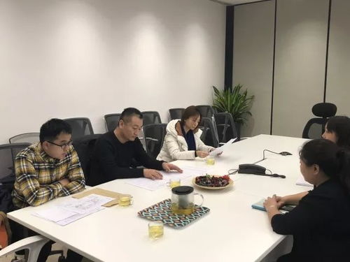 通州區(qū)食藥局餐飲服務(wù)監(jiān)管科與市局餐飲服務(wù)監(jiān)管處對一家中央廚房進(jìn)行聯(lián)審