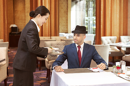 外國人酒店餐廳用餐體驗(yàn) 餐飲服務(wù)的挑戰(zhàn)與機(jī)遇